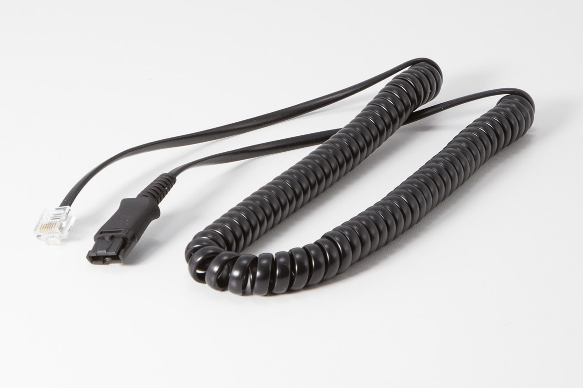 Schwarzes Spiralkabel mit RJ-45-Stecker und Quick-Disconnect-Stecker zum Headset.